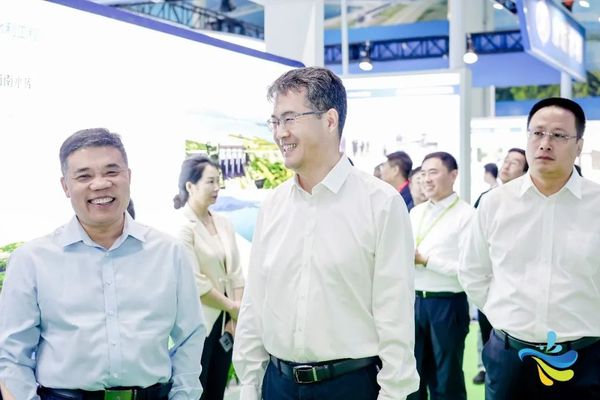 廊坊市委常委市政府常務副市長等領導參觀展區 廊坊市委常委市政府常務副市長等領導參觀展區